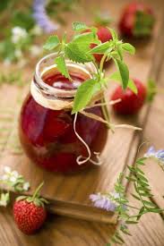 Miam Des Confitures Maison En 40 Recettes Faciles Recette Confiture Confiture Maison Confiture Congelee