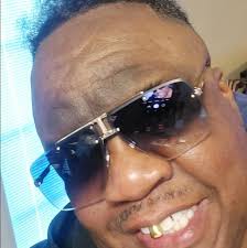 Rockin' rose colored glasses since 2nd grade. 💃🏽 Growing up, my mom made  my clothes. (she loved ruffles & red) I started wearing glasses very young.  Going for a vision checkup was