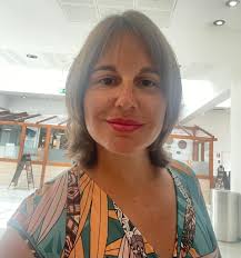 Jeg hedder Leila, og jeg bor i området. Jeg leder efter et fuldtidsjob (30+  timer/uge) med start hurtigst muligt