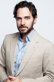 También ha sido empresario de televisión y de teatro. Manolo Cardona Manuel Cardona Es Esposo De Valeria Santos Sobrina Del Expresidente De Colombia Juan Manuel Santos Es Un Actor De Cine Y Television Colombiano