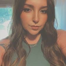 Alyssa Stauffer's Instagram, Twitter & Facebook