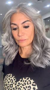 Because why wait for your hair to grow to get your dream length and volume?  This natural silver bombshell has completely transformed her hair with 150  bonds of @greatlengthsaus and won’t ever look ...
