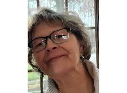 Debbie Dustin's Instagram, Twitter & Facebook