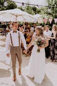 Vintage Hochzeit In Scheune Mit Garten In Brandenburg Hochzeitsfotograf In 2020 Vintage Hochzeit Hochzeitsfotograf Fotos Hochzeit