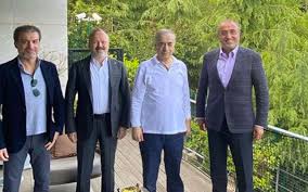 Camia tam bunun rahatlığını yaşarken, bu kez başkan mustafa cengiz'in hastaneye kaldırılmasıyla. Galatasaray Baskani Mustafa Cengizden Koronavirus Tedavisi Sonrasi Ilk Fotograf Internet Haber