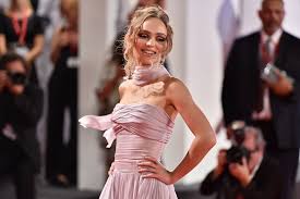 › lily rose depp in the news: Lily Rose Depp Uber Karl Lagerfeld The King Und Die Zusammenarbeit Mit Timothee Chalamet Vogue Germany