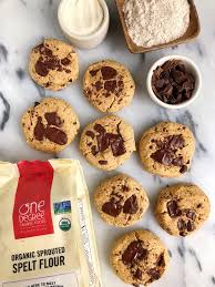 These healthy oatmeal cookies are made without gluten, dairy, sugar or oil, but are packed with fiber! One Bowl Vegan Chocolate Chunk Cookies Rachlmansfield