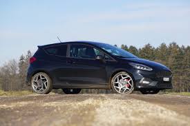 The fiesta st is cheaper than esteemed rivals such as the honda civic si coupe and the volkswagen golf gti. Test Ford Fiesta St Radicalmag