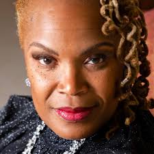 Lynette Mitchell's Instagram, Twitter & Facebook