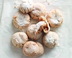 Sizilianische cuccidati mit aromatischen feigen, süßlicher orangenschale und kalifornischen mandeln. Buccellati Cookies Wikipedia