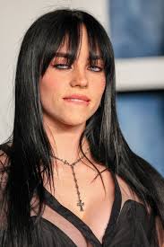 Billie Eilish a sus 22 años se ha convertido en la cantante mujer más joven  en lograr 100 millones de escuchas en Spotify #billieeilish #billieeilish  #billieeilishfan #Spotify #hitmehardandsoft