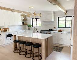 Beautiful And Functional Kitchen With Chris Loves Julia S Cove Shaker Lake House Kitchen Functional Kitchen Home Kitchens