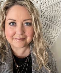 Tracy Warwick's Instagram, Twitter & Facebook