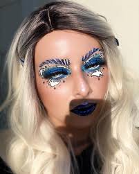 Follow @beautybychaya for more creative and colorful looks🍂 . Products:  @morphebrushes 35M Boss Mood Palette and Madison Beer Venus Lip Gloss  *gifted* @beautybaycom Pastels Palette @plouise_makeup_academy Rumour Base  02 and Holla Gloss @