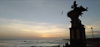 Tetapi sesungguhnya yang ditemui terdampar di berbagai pantai adalah bangkai paus, ujar dia. Pantai Pererenan Canggu Mulai Diminati Pengunjung