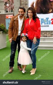 Eugenio derbez ya crece mi hijo, cuando vas a dejar de poner en peligro con esas aventuras i am always there. Los Angeles Jun 2 Eugenio Derbez Alessandra Rosaldo And Aitana Derbez At The Ad Aff Jun Eugeni Photo Editing Stock Photos Royalty Free Stock Photos