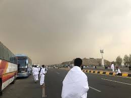 Wukuf dimulai sejak matahari tergelincir pada tanggal sembilan dzulhijah (masuk waktu dzuhur) sampai terbit fajar pada sepuluh dzulhijah (masuk waktu shubuh). Langka Hujan Dan Angin Guyur Jamaah Haji Saat Wukuf Di Arafah Nasional Tempo Co