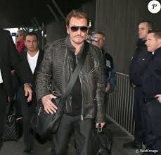 Concernant les adaptations de titres étrangers. Johnny Hallyday Et Laeticia L Heure Du Grand Depart Avec Jade Et Joy Purepeople