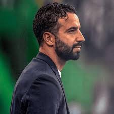 🚨 GOAL!!! EVERTON TAKE THE LEAD! After a set-piece isn't cleared by  United, a period of head tennis ensues inside the visitors' box. When the  ball bobbles out to Doucoure,