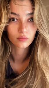 Placement: Mohawk foils with paper fine high lights with blonde IQ 9+,  Lifted hair to pale yellow 🍌(inside of a banana), Rinsed , shampooed and  conditioned with @redken ABC. Accented with, some back ...