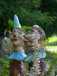 Wir bieten ihnen keramik malkurse für kinder ab 6. Clowns Aus Ton Michaela Theis Gartenkunstlerin Skulpturen Teisendorf Gartenkeramik