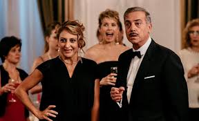 She also has a small role in ocean's twelve. Natale A 5 Stelle La Commedia Popolare Che Guarda All Attualita