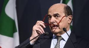 Pier luigi bersani a parigi per incontrare il presidente francois hollande: Pd Bersani Il Partito E In Crisi Per Inconsistenza E Isolamento