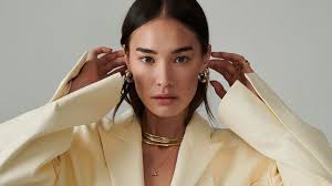 Celebrity Fashion Stylist Dani Michelle Explains How To Create The Perfect  Jewelry Stack