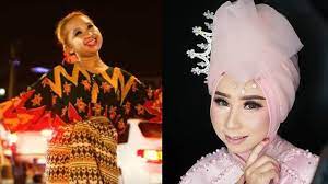 Upiak tak tun tuang kini kembali lagi! Masih Ingat Lagu Tak Tun Tuang Ini 6 Potret Terbaru Upiak Yang Kini Berhijab Hot Liputan6 Com