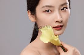 Image Of Beautiful Woman Holding Calla Lily In Hand Image And Picture For  Free Download