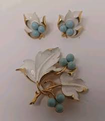 Sarah Coventry Vintage 1967 Placid Beauty Blue Berry Enamel Brooch Earrings  Set