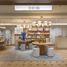 Dior Official On Instagram Londoners And Visitors To The British Capital Come And Visit Our Just Opened Diormaison Bo Store Design Table Decorations Design