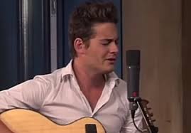 Douwe bob zal in 2016 namens nederland afreizen naar het eurovisie songfestival in stockholm met het nummer slow down, dat hij zojuist live aan het publiek presenteerde tijdens een persconferentie. Douwe Bob Voor Nederland Naar Eurovisie Songfestival 2016 Het Nieuwsblad Mobile