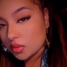 Taylor Velez (@taylorrvelezz)