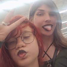 I don't like to chill with serious people, imagine not laughing for 3 hours.