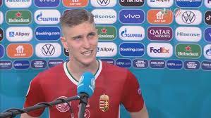Szalai ádám ütést kapott a fejére, amelytől megszédült, ezért kényszerült a lecserélésére marco rossi. Y X00qwtgggqem