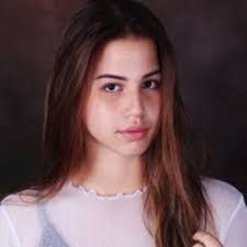 Selena Lyons's Instagram, Twitter & Facebook