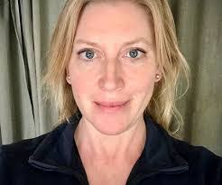 Jen Dunlap's Instagram, Twitter & Facebook