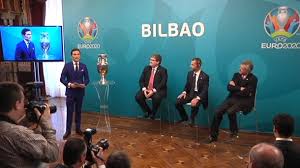 Convocados por la plataforma eurocopa honi ez!, los participantes se han manifestado desde el estadio de san mamés para concluir frente al ayuntamiento. Bilbao No Acogera Partidos De La Eurocopa 2020 Y La Alternativa Es Sevilla