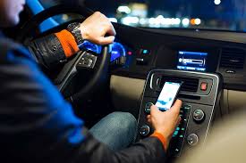 In auto  linea dura sugli stupefacenti e telefonini