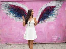 Die Schonsten Wandmalereien In Los Angeles Das Instagram Paradies Melrose Avenue Co Smilesfromabroad Graffiti Madchen Schone Wandbilder Angeles