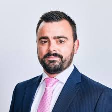 Yesterday (14th) Circle Insurance Nottingham recognised an exceptional  length of service milestone, Helen Freeman completed 40years. Well Done  Helen from all at Circle.