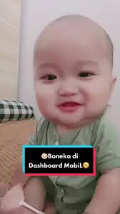 Udah kayak Boneka di DashboaRd mobiL aja kamu Nak🤣😍 #swingingheadfil...