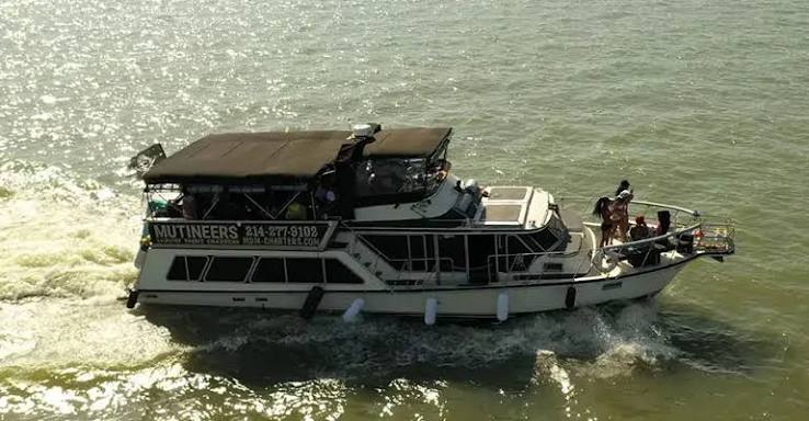 Boat Rental Lake Lewisville | Captained & USCG-Licensed