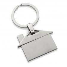 Dieser hochwertige schlüsselanhänger ist eine tolle geschenkidee für verschiedene anlässe wie das haus in edlem mattsilber lässt sich innerhalb des glänzenden rings in beide richtungen frei. Schlusselanhanger Mein Haus Mit Gravur