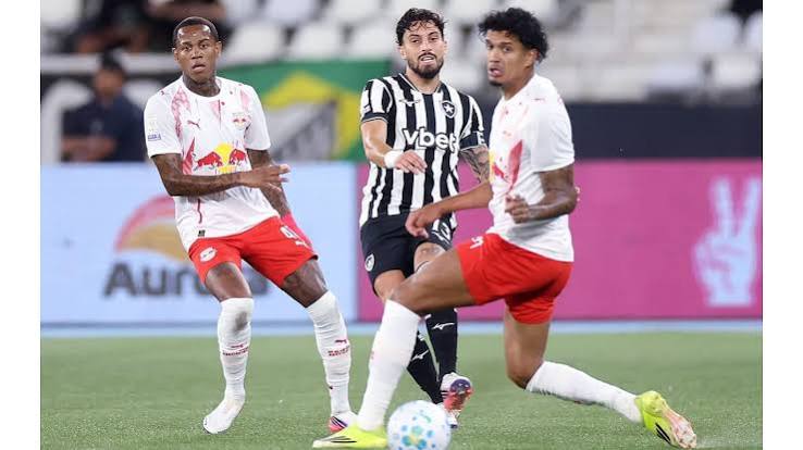Com um a mais, Botafogo fica no empate com Bragantino