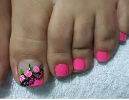 Para la decoración de uñas con pegatinas solo necesitas tus esmaltes, las pegatinas que hayas elegido y unas tijeras pequeñas. Pin De Feli Pereira En Unas Unas Manos Y Pies Disenos De Unas Pies Arte De Unas De Pies
