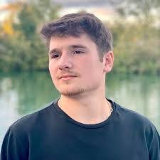 Luke Moody's Instagram, Twitter & Facebook