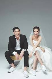 Studio Prewedding Classic Portrait By Loveroomwedding Foto Perkawinan Foto Tunangan Gaya Pengantin