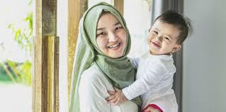 Di artikan sebagai tali persahabatan (persaudaraan)14, sedangakan kata ‚silaturrahim‛ sendiri berasal dari kata لِص yang artinya hubungan atau menghubungkan . 7 Hadits Tentang Silaturahmi Dan Keutamaannya Sudah Melakukannya